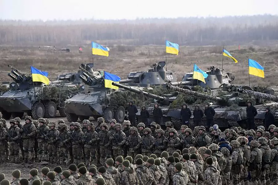 Sesusah apa Ukraina menjaga diri sesudah Rusia mengawali gempuran? Ukraina kalah atas segi senjata dan kalah dengan jumlah di semua baris karena Presiden Rusia Vladimir Putin sudah lakukan investasi yang berarti dalam modernisasi angkatan bersenjatanya.