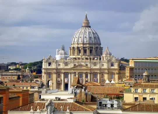 Vatikan: Cerita Tatap muka Wartawan Lintasi Agama dan Perjalanan Religius