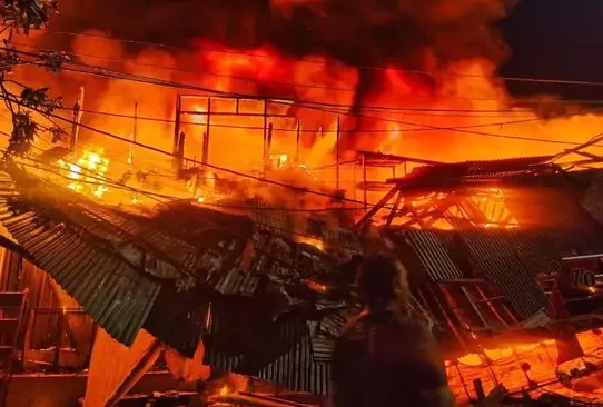 Tangis Korban Kebakaran Pasar Gembrong, Rumah sampai Pakaian Lebaran Habis Dilahap Api