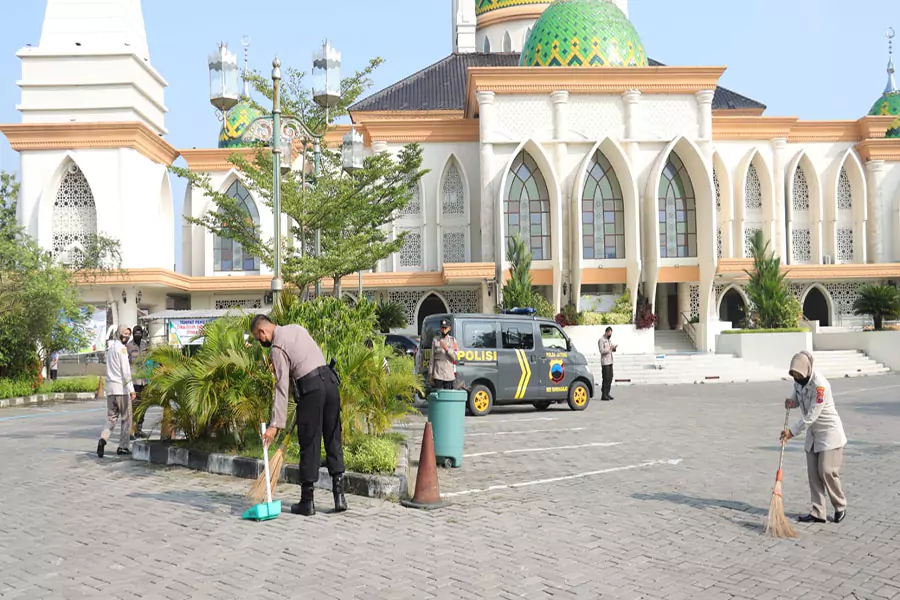 Polres Sukoharjo Gelar Bhakti Religius, Membersihkan Masjid-Masjid Menjelang Idul Fitri